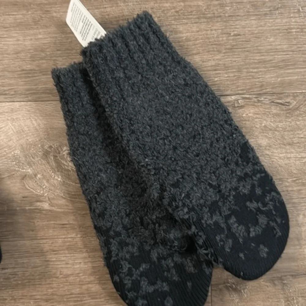 LULULEMON‎ BUNDLE OF HAT & MITTENS BLACK OMBRE NWT WOOL BLEND